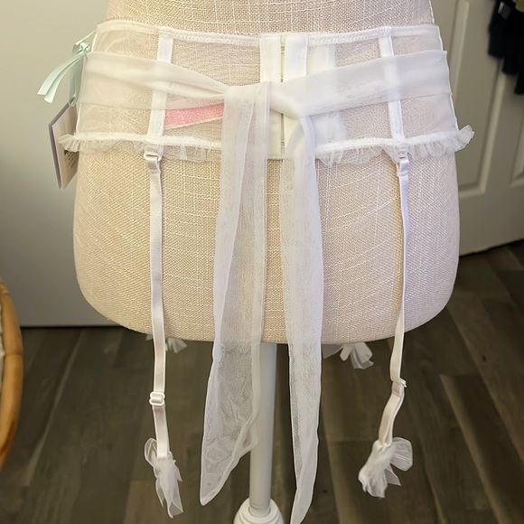 Victoria Secret, I Do Garner - Picture 2 of 4